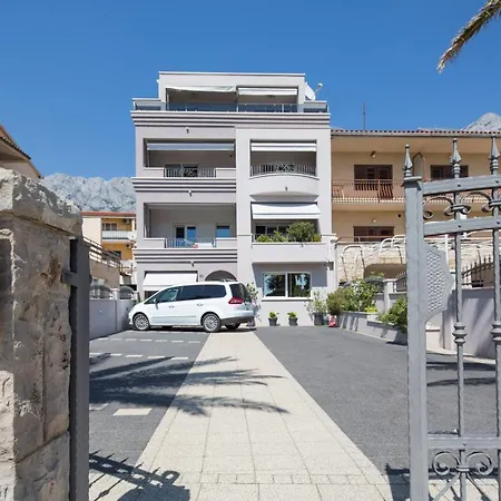 Apartment Nena *