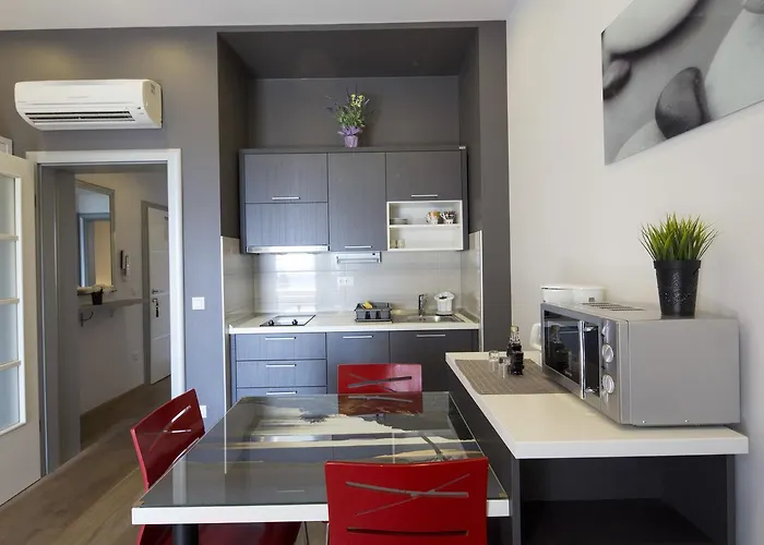 Nena شقة ماكارسكا